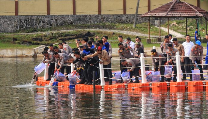 Ribuan Ikan Dilepas untuk Lomba Mancing HUT Bhayangkara