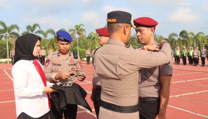 43 Personel Polres Bangka Barat Naik Pangkat