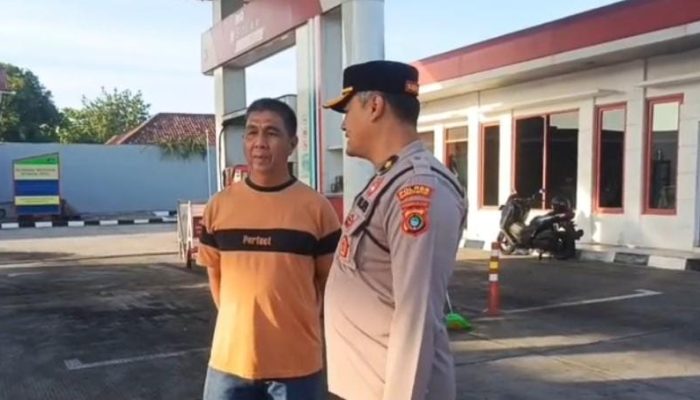 Kawal Distribusi BBM di Tengah Antrean Panjang