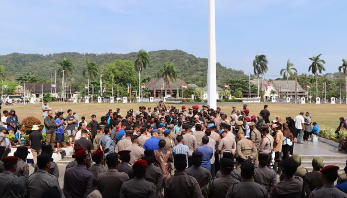 Ratusan Personel Amankan Aksi Damai di Kantor Bupati