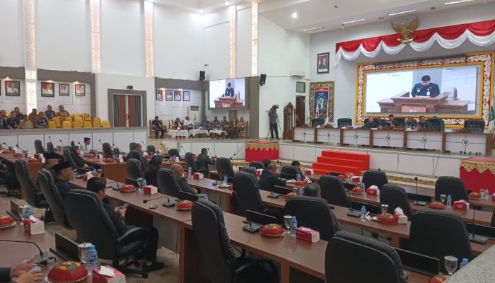 Pembahasan RKUA-PPAS APBD Perubahan Sempat Diskors