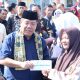 Gubernur Salurkan Bantuan Sekolah