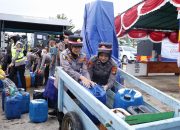 Bantuan Warga yang Kesulitan Air Akibat Kekeringan