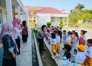 Kapolres Sapa Anak TK Kemala Bhayangkari