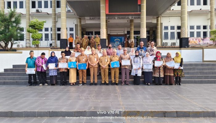 Darwin dan Nuryanto Diberikan Tanda Kehormatan Satyalencana Karya Satya