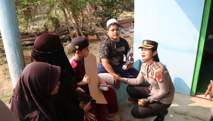Air Mata Orang Tua Jadi Ungkapan Syukur