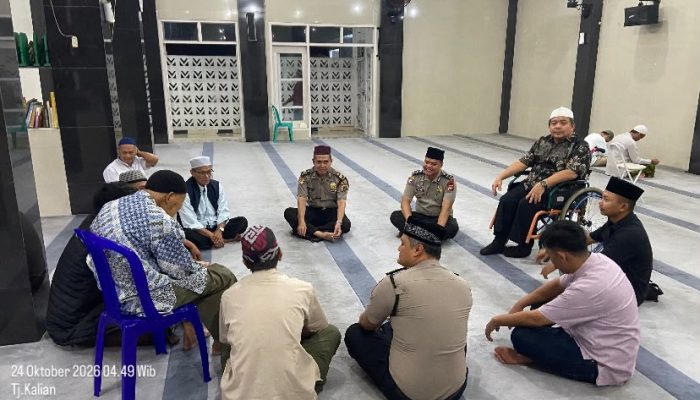 Dekatkan Diri ke Warga Lewat Subuh Keliling