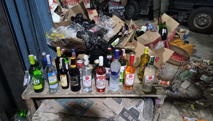 35 Botol Miras Diamankan Petugas Gabungan