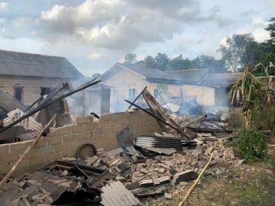 Ishar Hanya Bisa Menangis Melihat Rumahnya Ludes Terbakar