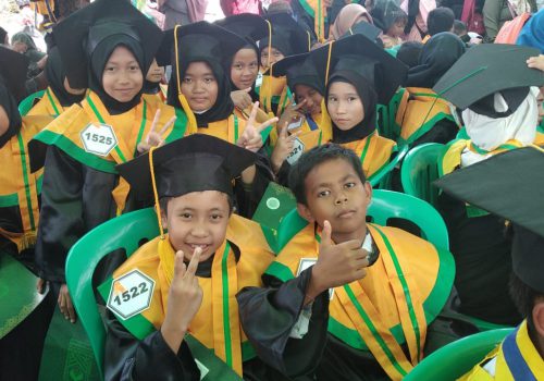 Wisuda Santri TKA/TPA di Graha Dijejali Ribuan Orang