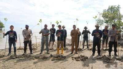 Tanam 3.000 Bibit Mangrove, Suplai Oksigen untuk Bumi